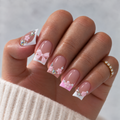 Set de press-on nails ROSÉ ÉCLAT de BY MANAY, diseño coquette en tonos rosa.