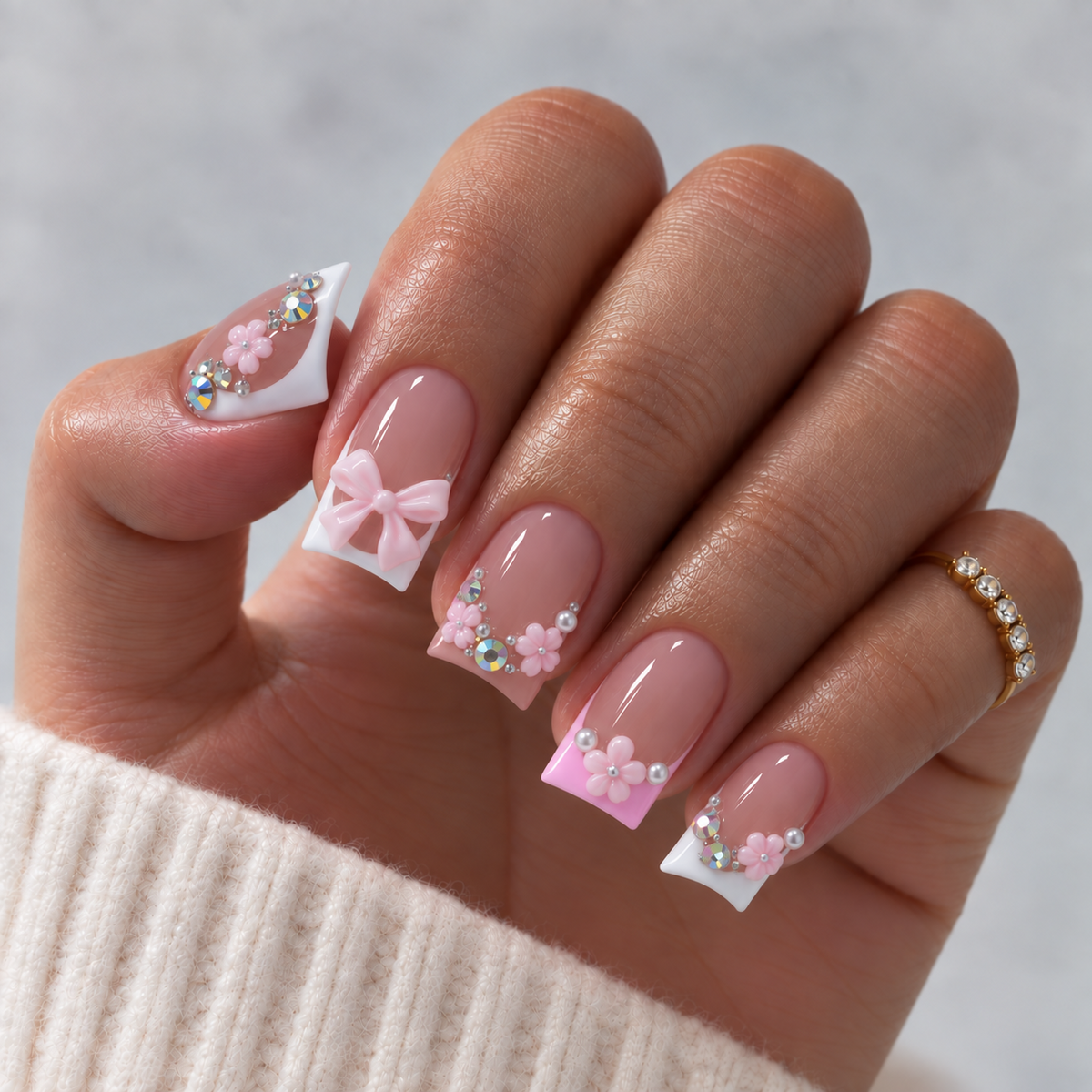 Set de press-on nails ROSÉ ÉCLAT de BY MANAY, diseño coquette en tonos rosa.