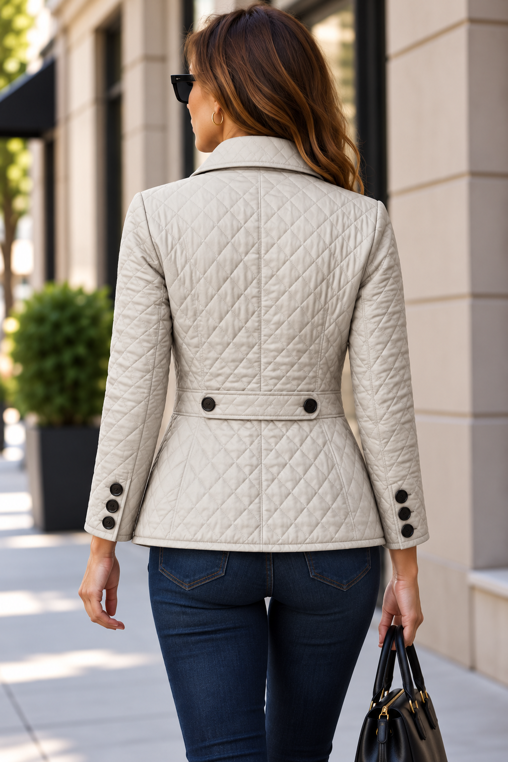 Chaqueta Amelia beige espalda modelo